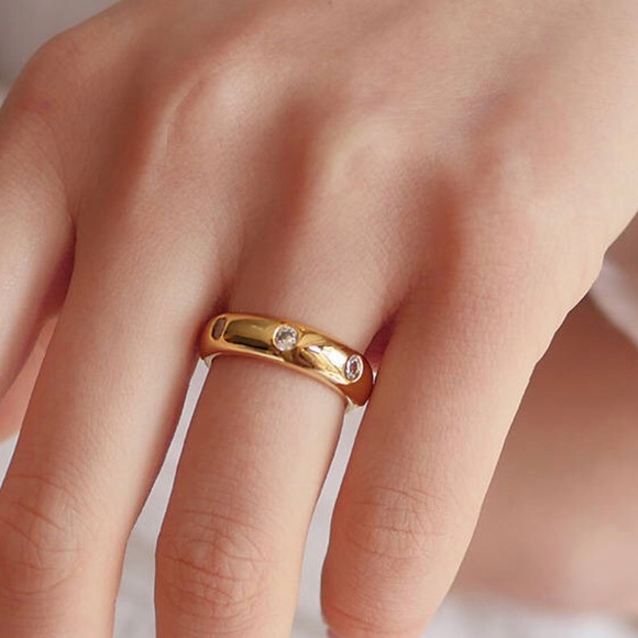 Rhinestone Gold Ring - Picture 5 of 7